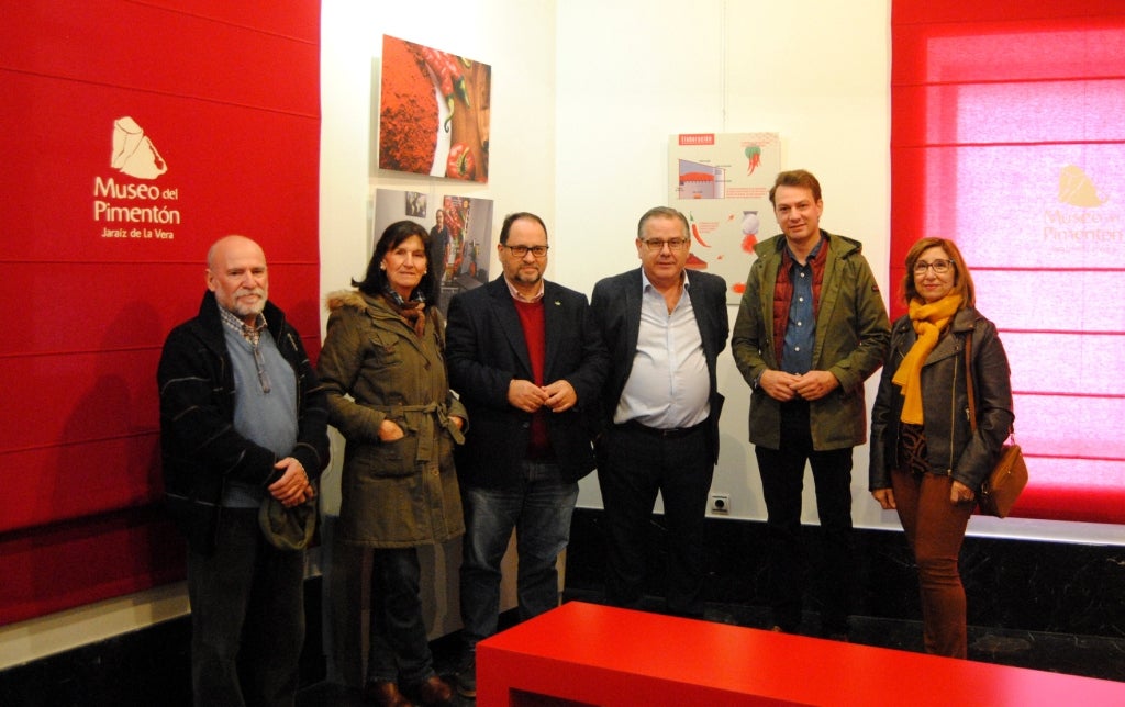 Exposición de fotografías en el Museo del Pimentón acerca de este producto