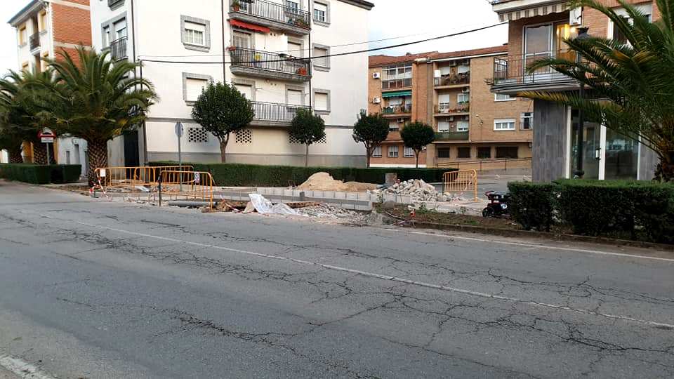 Obras en los acerados de la avenida de la Constitución