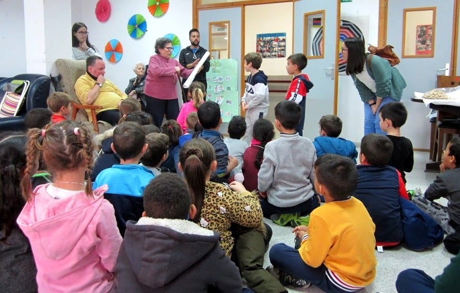 El Gregoria Collado y el Centro de Día celebran un encuentro intergeneracional