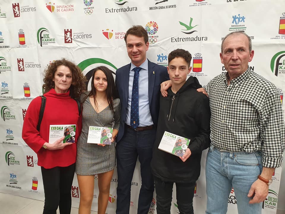 La Federación Extremeña de Kárate distingue a varios jaraiceños en la gala anual