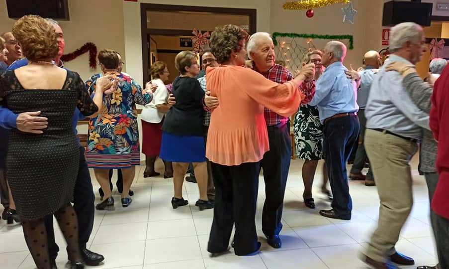 Baile de Año Nuevo en el Hogar II y en el cine Avenida 'Mujercitas'
