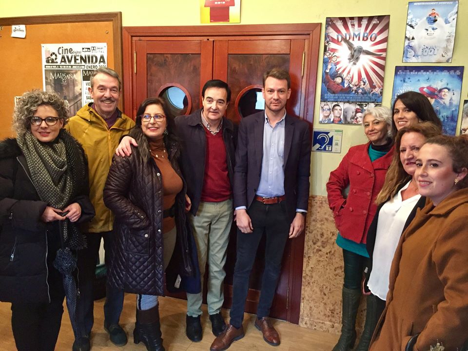 El teatro-cine Avenida ya es accesible para las personas con discapacidad auditiva
