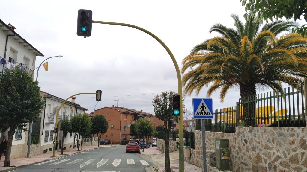 Los semáforos del colegio Gregoria Collado vuelven a funcionar