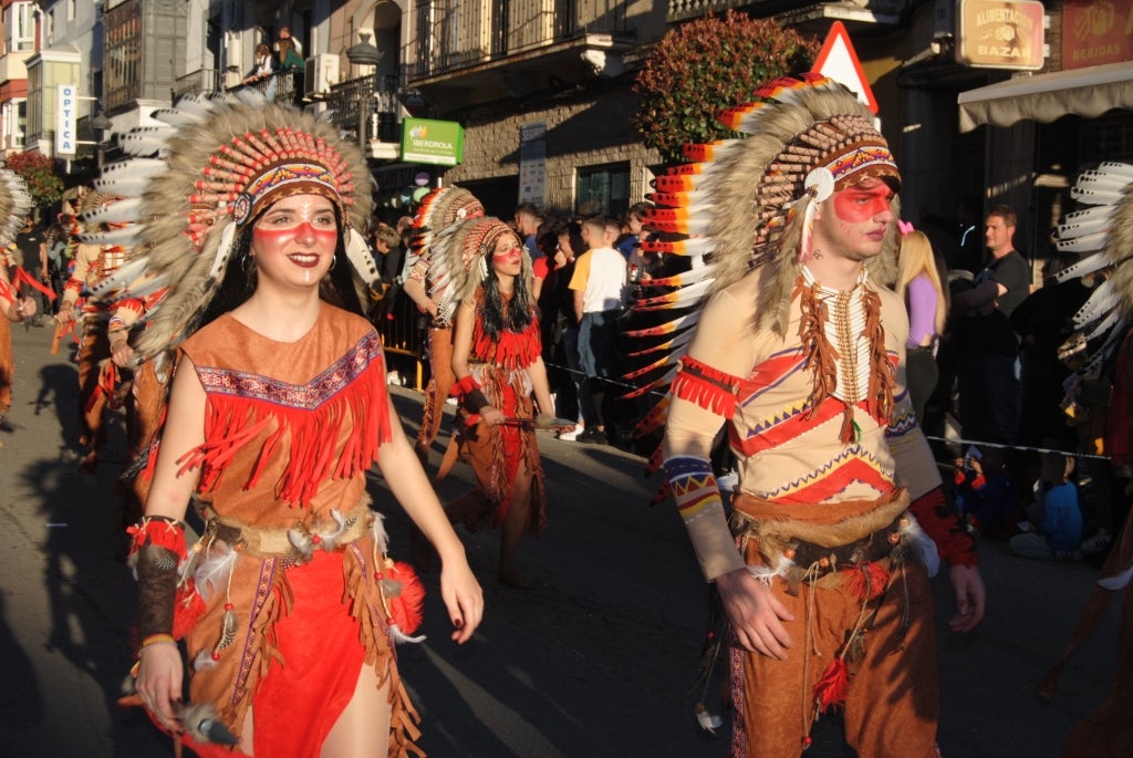 Hoy, segundo desfile de comparsas, peñas y carrozas