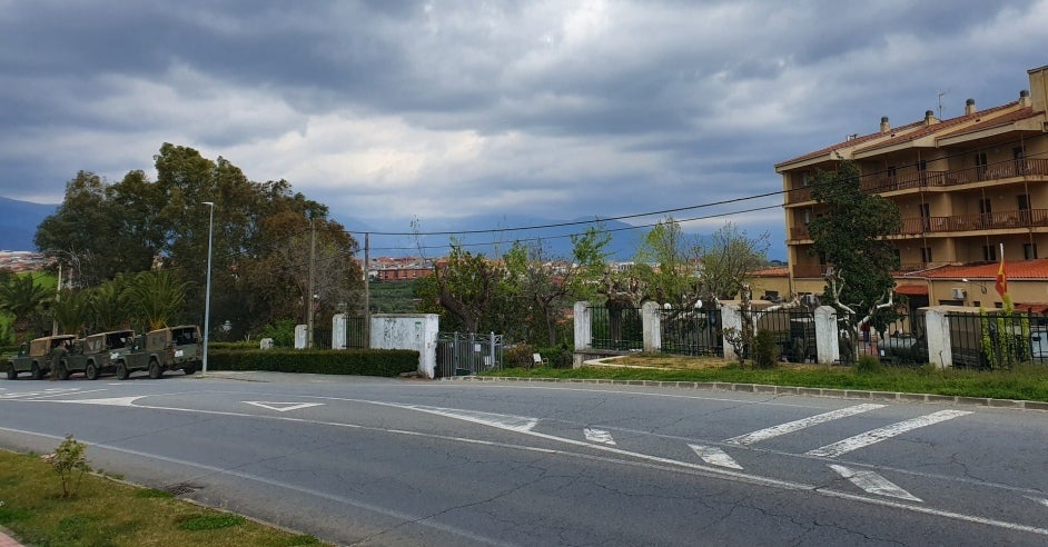 La Unidad de Emergencia Militar desinfecta la residencia de mayores