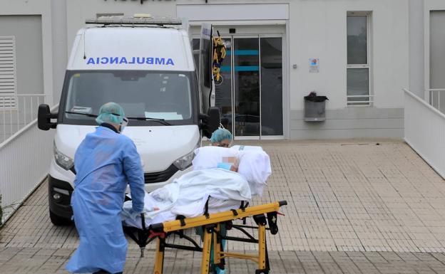 El número de pacientes dados de alta en Extremadura supera por primera vez al de muertos