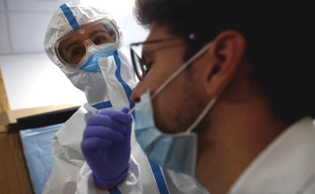 28 vecinos están aislados por el coronavirus en sus domicilios y el hospital