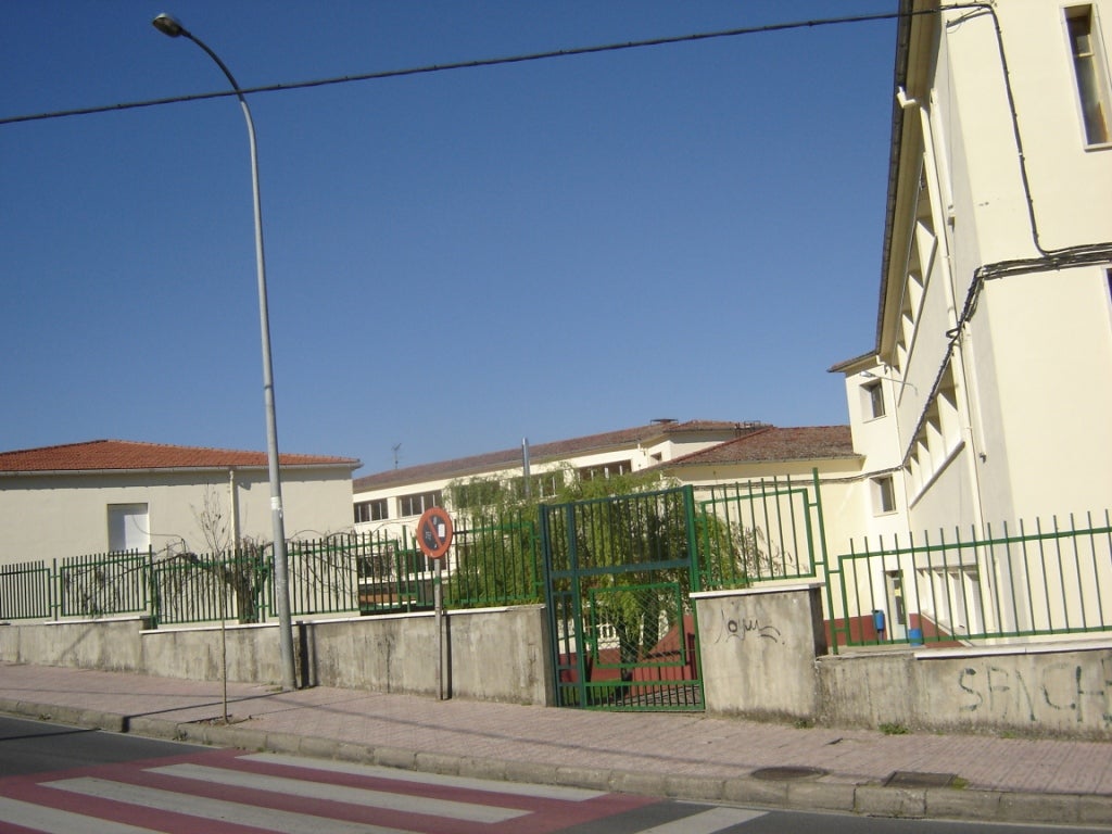 El alcalde confía en que finalmente Educación no llegue a reducir la plantilla del instituto