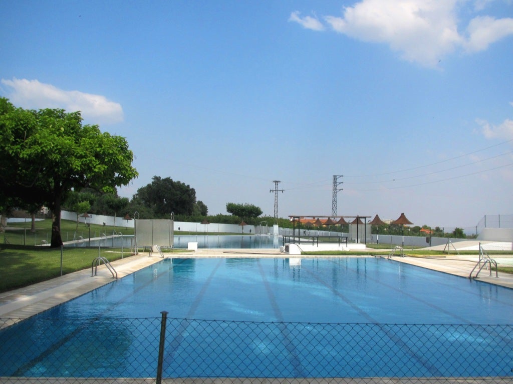 Las piscinas municipales de momento no se abrirán
