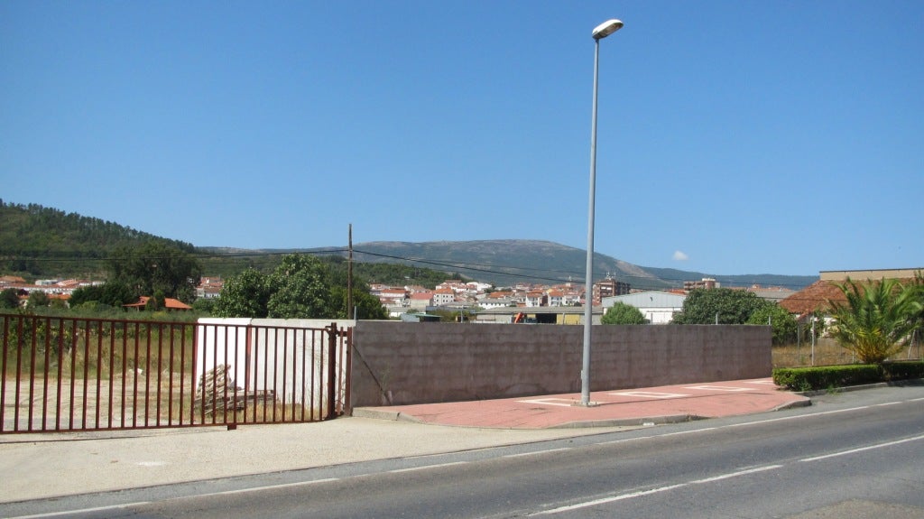 El Ayuntamiento llevará la luz al solar destinado para el nuevo instituto