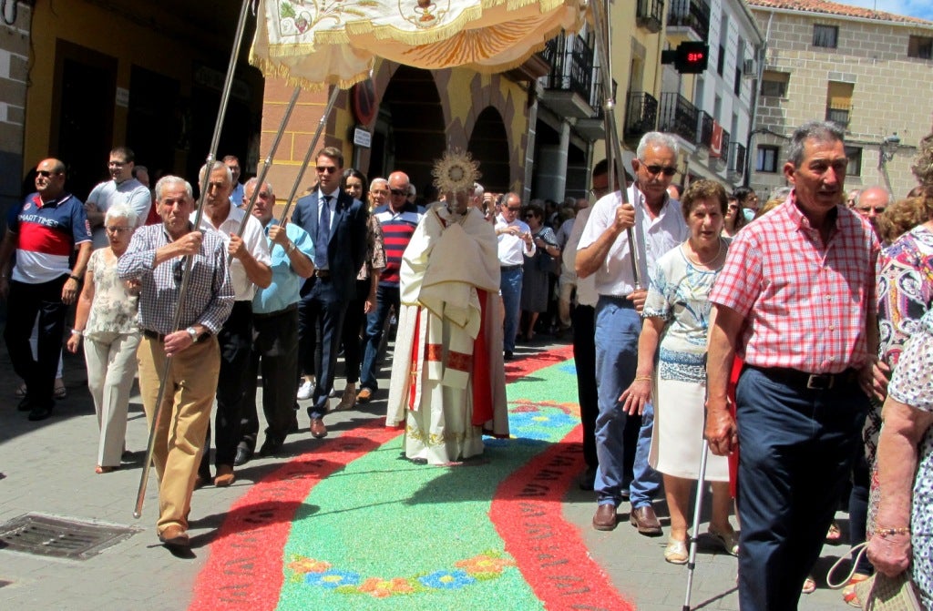 Este año no se han podido alfombrar las calles para dar realce al Corpus