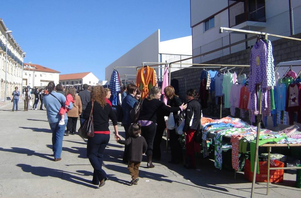 Mañana vuelve el mercadillo semanal de los jueves