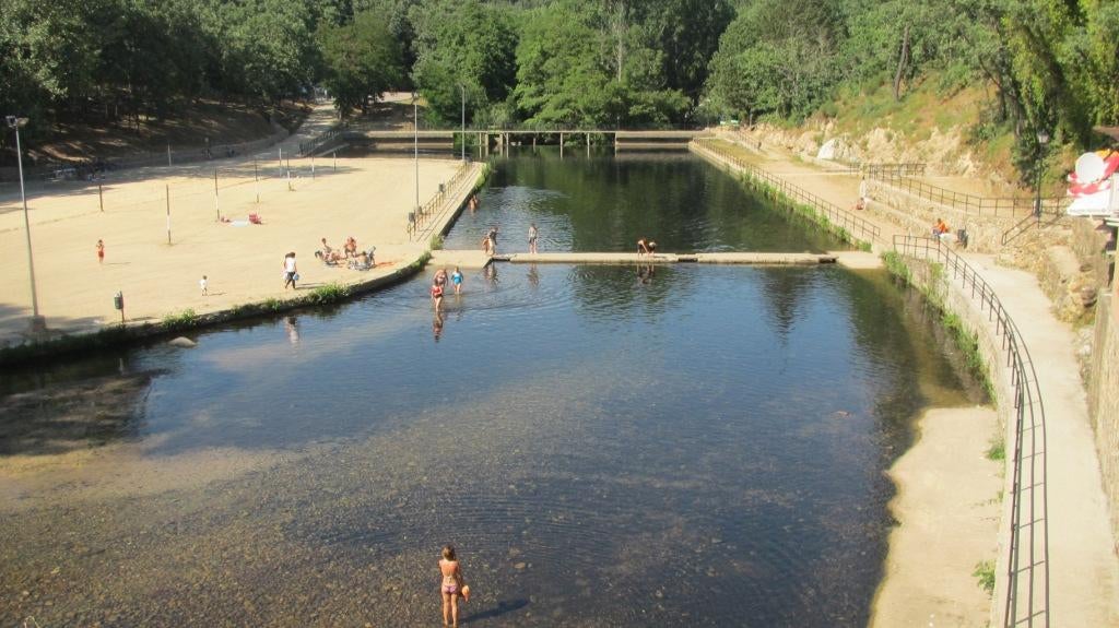 El baño está permitido en las piscinas naturales de la Vera