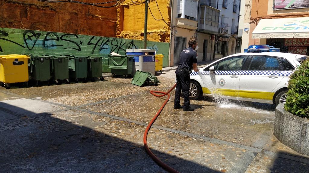 Queman un contenedor en pleno centro urbano de Jaraíz