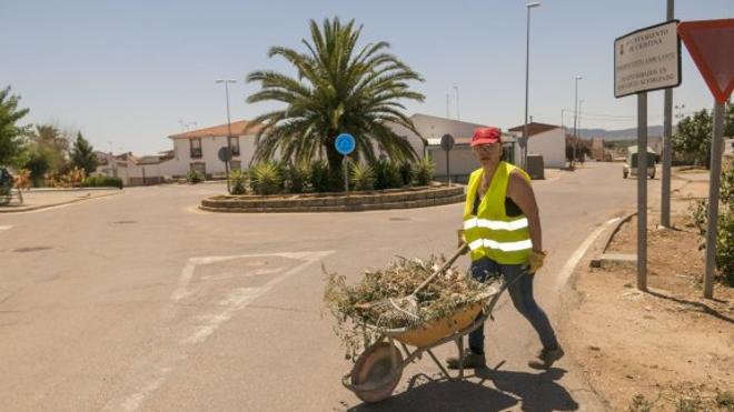 La Diputación asigna al municipio 96.000 euros para contratar a 17 desempleados