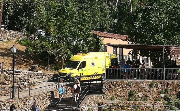 Trasladan al hospital a un menor herido en el Lago de Jaraíz