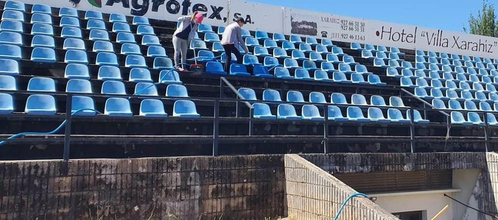 Las noches de verano culturales convierten al campo de fútbol en un teatro