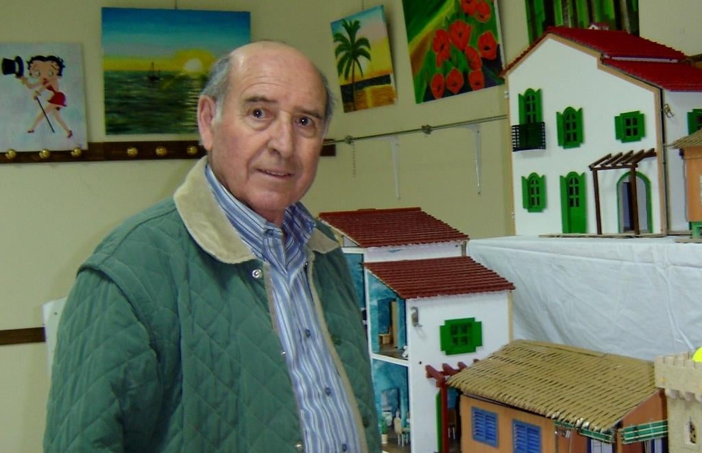 Felipe Escobar Alconero, el artesano de las miniaturas de marquetería