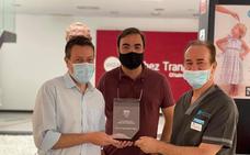 Un grupo empresarial internacional premia al oftalmólo jaraiceño Ángel Sánchez Trancón