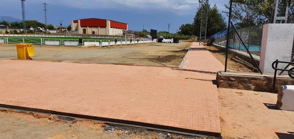Toman forma los itinerarios peatonales del polideportivo