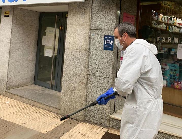 El Ayuntamiento desinfecta de madrugada el casco urbano