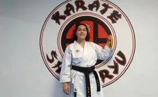 Miriam Calvo, subcampeona de España, anima a las mujeres a practicar karate