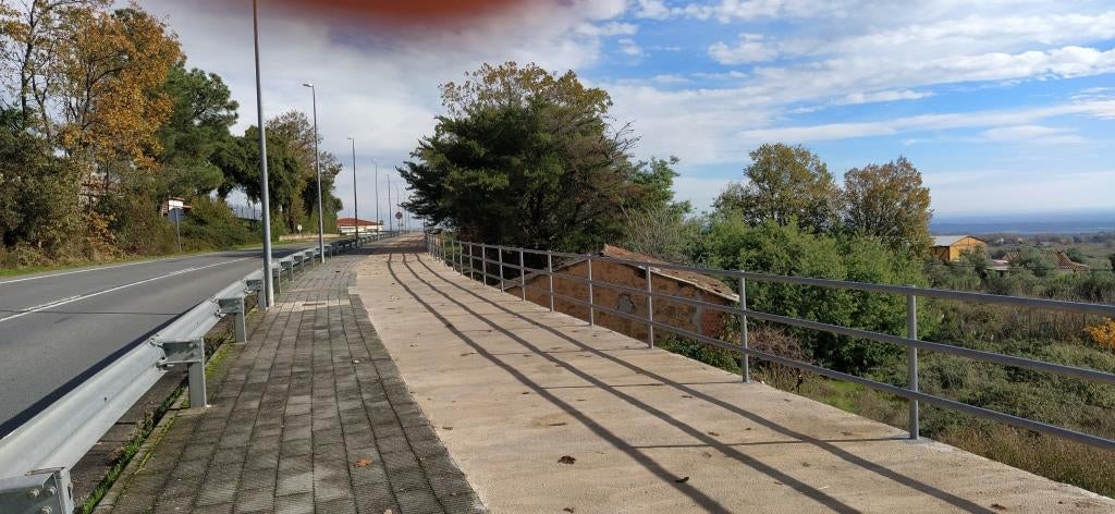 Instalada la barandilla del paseo-carril bici