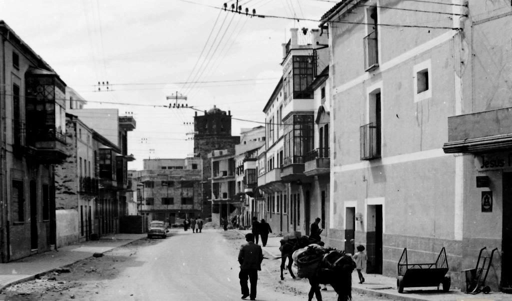 Desde hace un siglo, 'la carretera', protagonista de la vida local