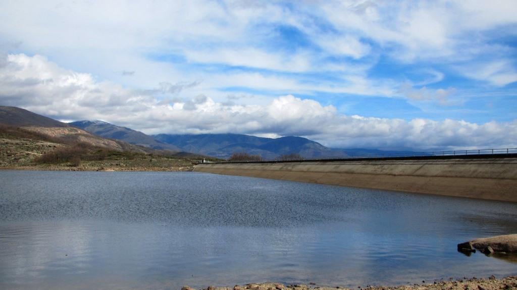 La presa de Las Majadillas, al máximo de su capacidad