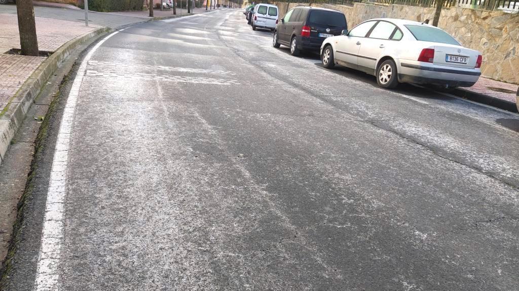 Las carreteras veratas amanecen con el asfalto blanqueado por la helada