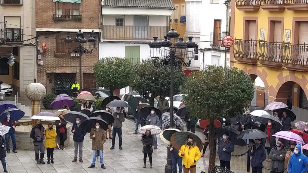 Concurrida la concentración en defensa de la hostelería