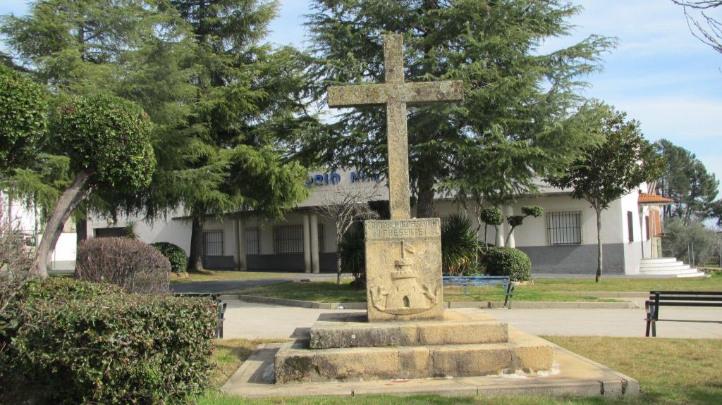 Retirada la Cruz situada en las inmediaciones del cementerio
