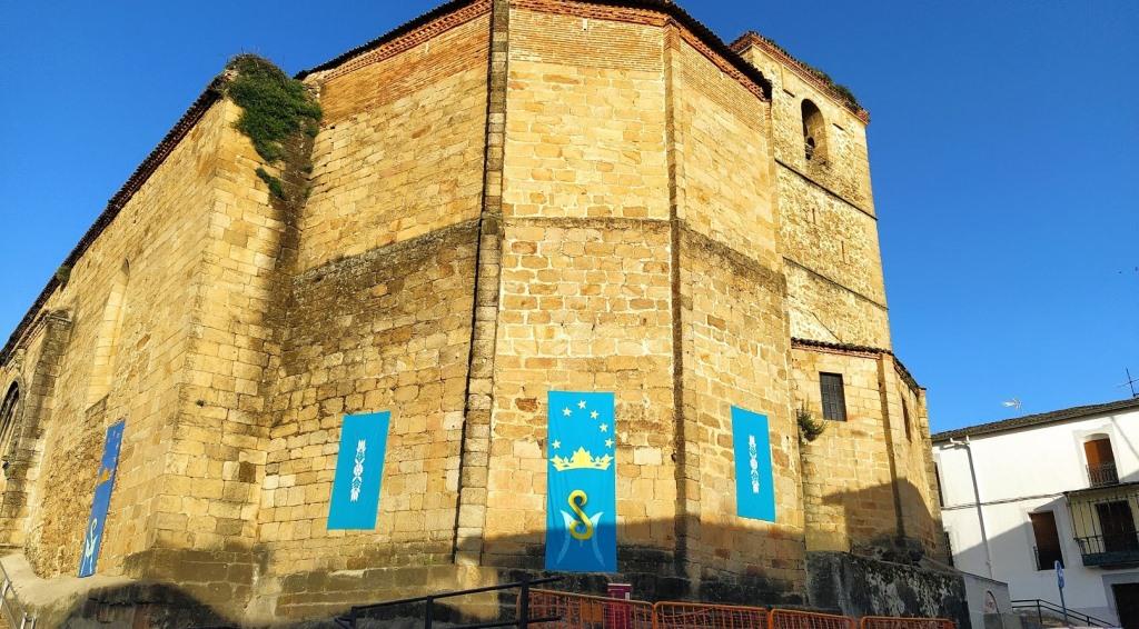 La iglesia de Santa María se engalana para recibir a la Patrona