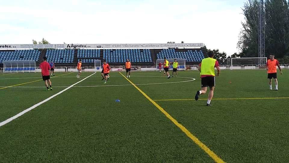 El Jaraíz realiza su último entrenamiento de cara al partido del domingo
