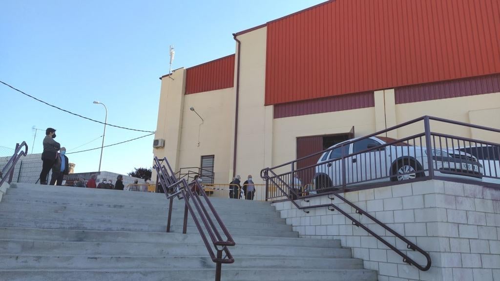 El polideportivo municipal estrena accesos para comunicar las instalaciones