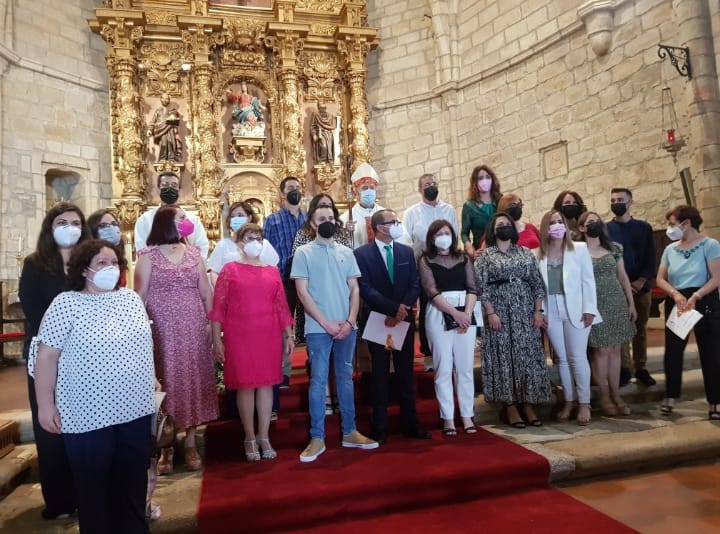 El obispo de Plasencia confirma a más de una veintena de mayores jaraiceños