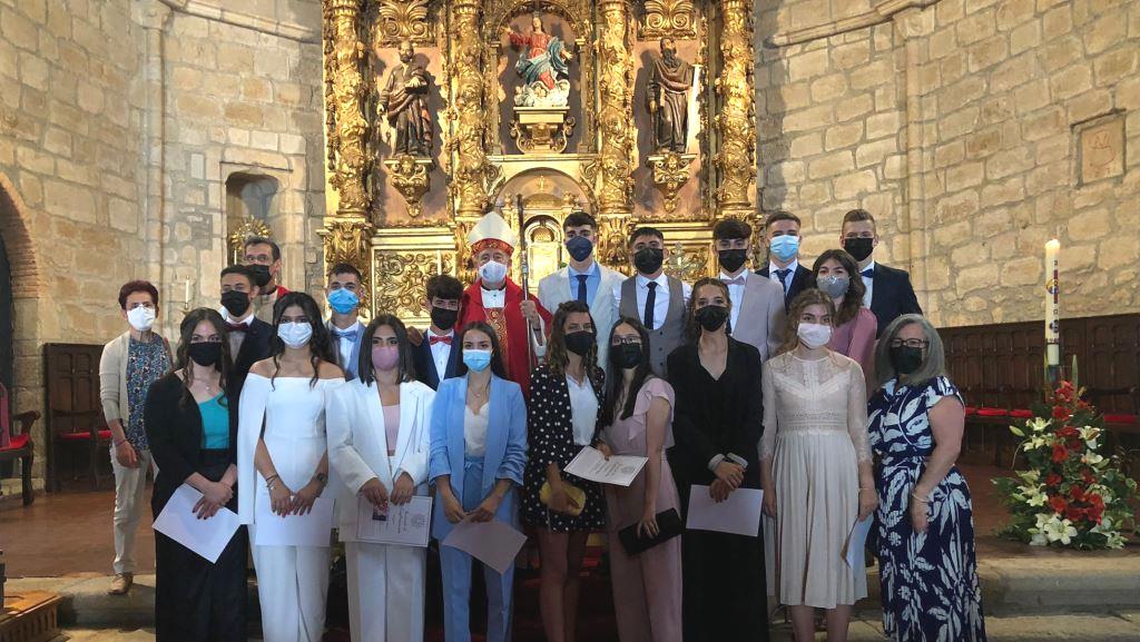 Este sábado, el obispo confirma a 37 jóvenes en dos turnos