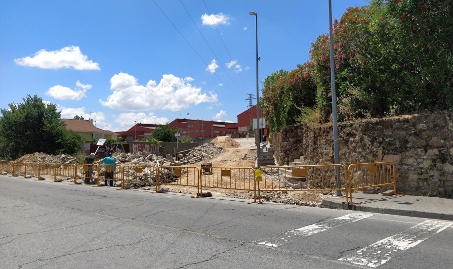 Prosiguen las mejoran de los itinerarios peatonales de la avenida de la Constitución