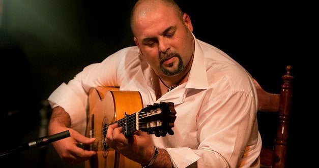 Actuación de Perico de la Paula y grupo de flamenco y copla