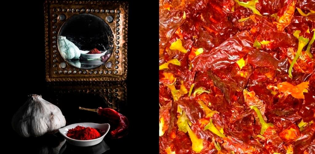 'Reflejos en rojo' y 'Pimientos secos', fotos premiadas en el concurso Pimentón de la Vera