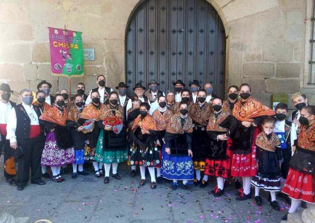 Hoy, en Pimentón de la Vera Folk, actuación del grupo placentino Chispa