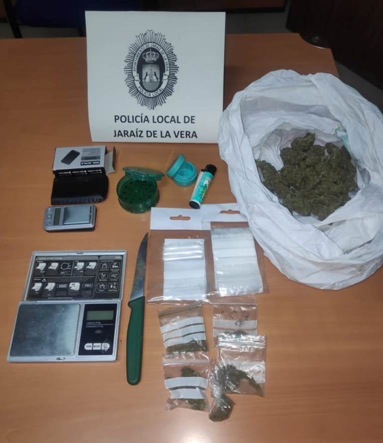 La Policía Local de Jaraíz detiene a un joven por presunto tráfico de drogas