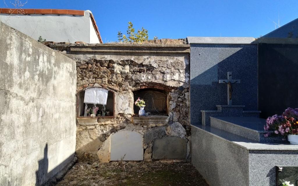El Ayuntamiento proyecta comunicar el cementerio viejo con el nuevo