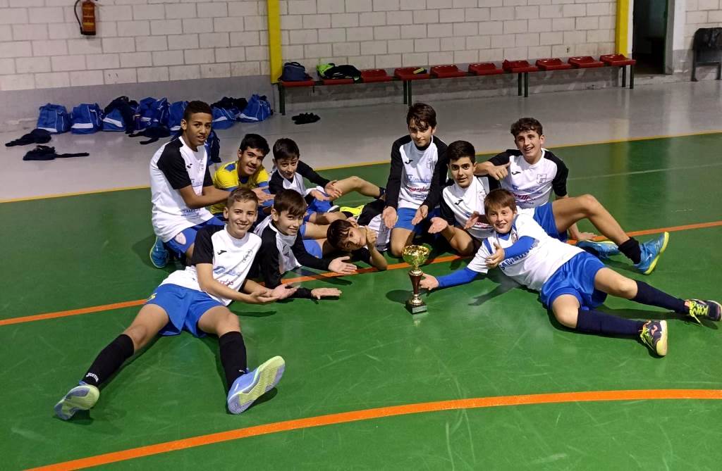 EL CD Fútbol Sala Jaraíz gana el torneo infantil a favor de Placeat