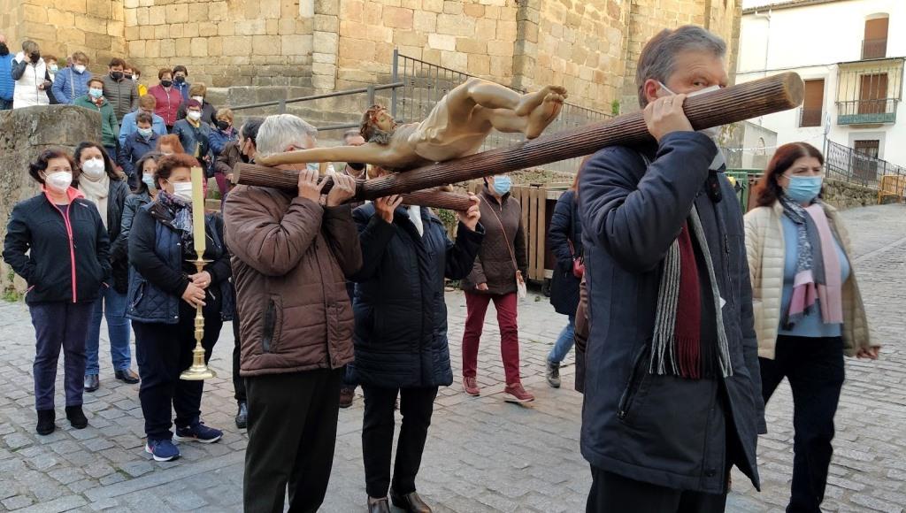 El viacrucis matinal abre las celebraciones del Viernes Santo