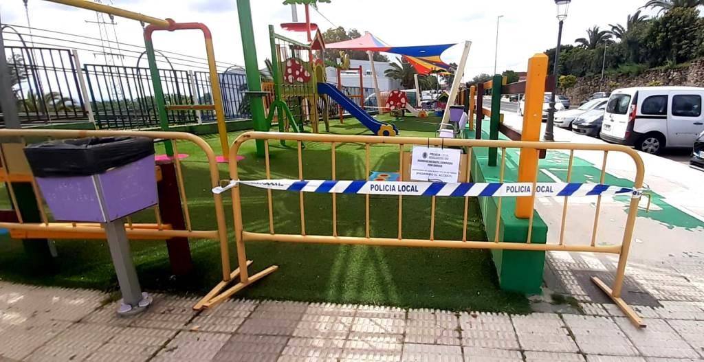 Parque infantil de la estación cerrado por obras. /S.E.