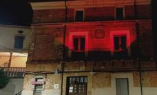 El Museo del Pimentón iluminado de rojo