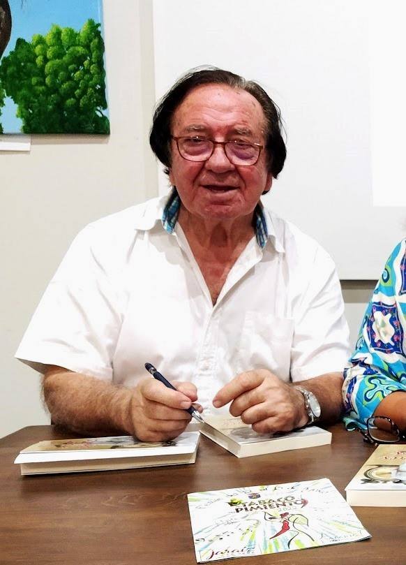 José V. Serradilla durante la presentación de la novela en Jaraíz el pasado mes de agosto. 