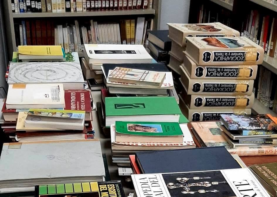 La biblioteca municipal continúa con el mercadillo solidario a favor de Ucrania
