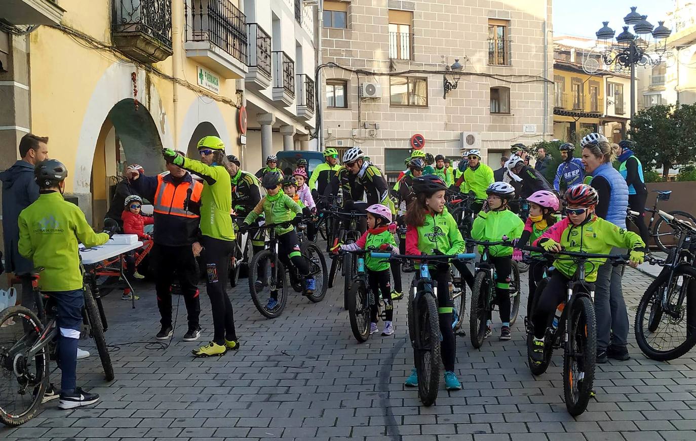 Alta participación de niños y adultos en la Ruta Ciclista de Reyes Solidaria